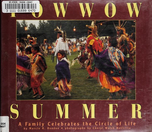 Powwow summer : a family celebrates the circle of life 