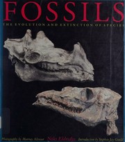 Enlarge cover image for Fossils : the evolution and extinction of species / Niles Eldredge ; photography by Murray Alcosser ; introduction by Stephen Jay Gould.